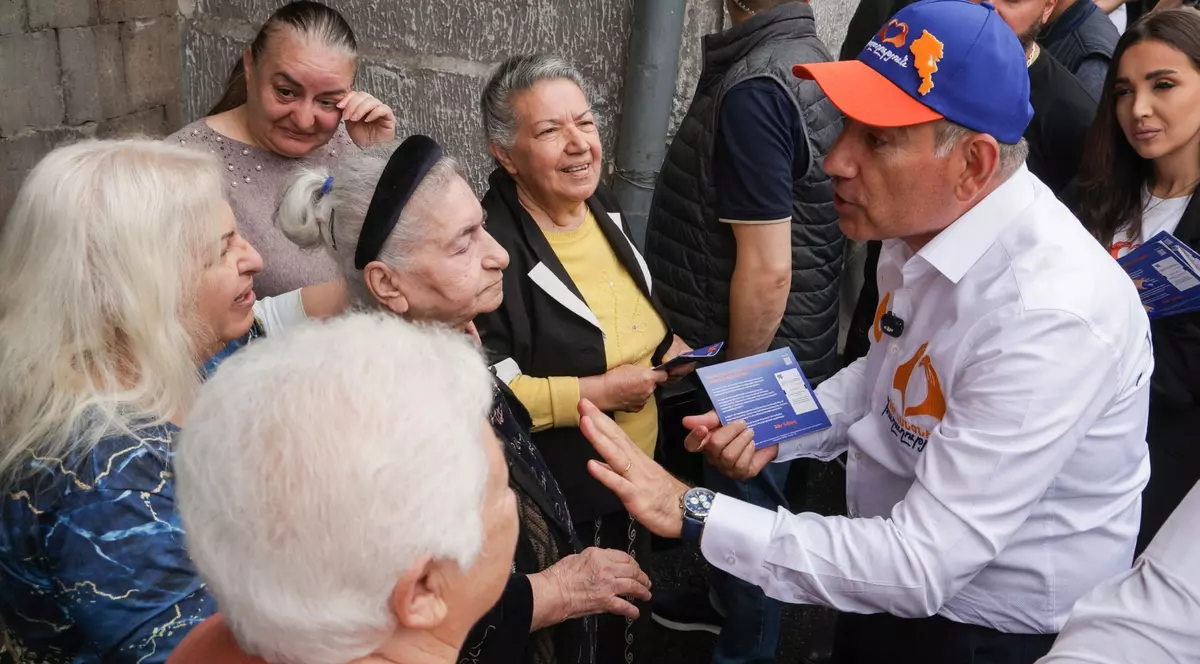 Premierul armean Nikol Pașinian, în campanie electorală Foto: Hepta