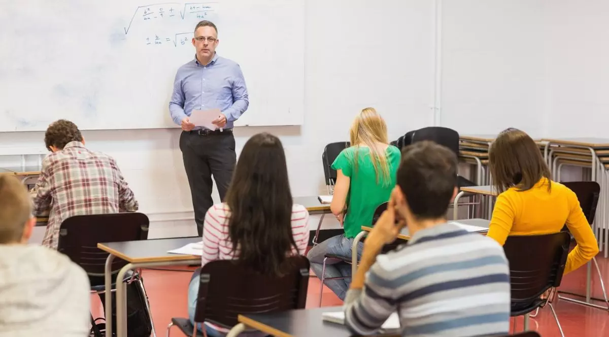 Profesorii pot primi o mărire de salariu de 25%. Cum se acordă gradația de merit pentru care actele se depun între 26 și 28 mai