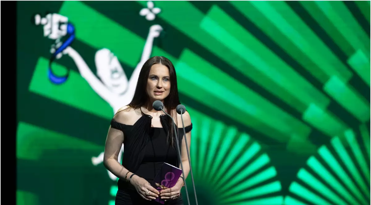 Roxana Voloșeniuc, chief editor revista Elle, profund impresionată de ținutele invitaților de la Premiile Gopo: „Îmi place faptul că multe vedete poartă designeri români”