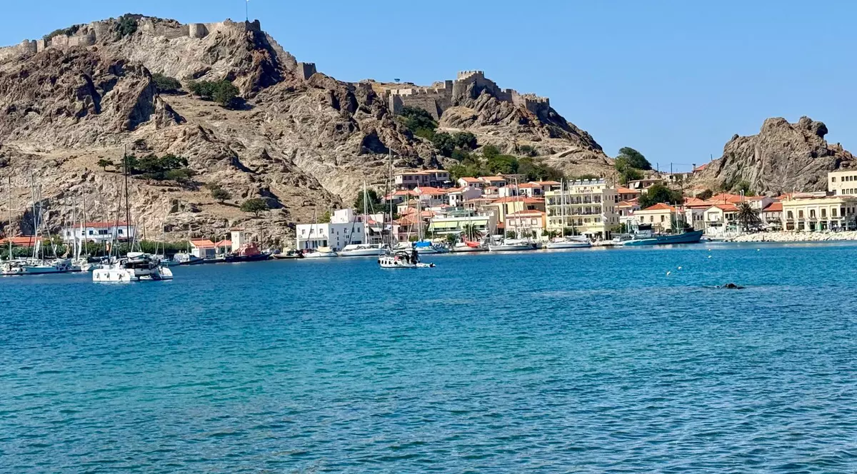 10 români câștigă vara asta o vacanță în Grecia cu un bon de cumpărături. Cum poți fi unul dintre ei