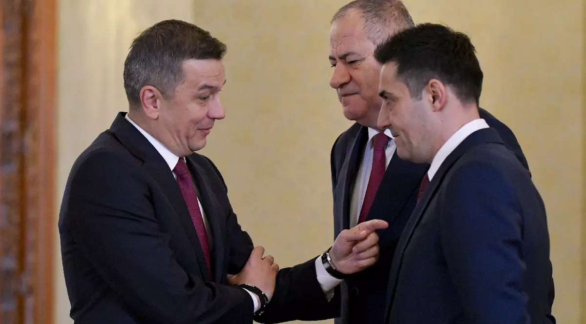 Presedintele Romaniei, Nicusor Dan, primeste delegatia Partidului Social Democrat (PSD), formata din Sorin Grindeanu (S), presedintele partidului, viceprim-ministrul Marian Neacsu (C) si europarlamentarul Claudiu Manda (D), in cadrul consultarilor politice pentru desemnarea noului prim-ministru si formarea Guvernului, desfasurate la Palatul Cotroceni, miercuri, 22 aprilie 2026.