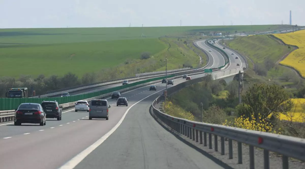 Imagini cu traficul rutier de pe Autostrada Soarelui (A2), pe sensul de mers catre litoralul Marii Negre, cu ocazia minivacantei de 1 Mai, vineri, 1 mai 2026.