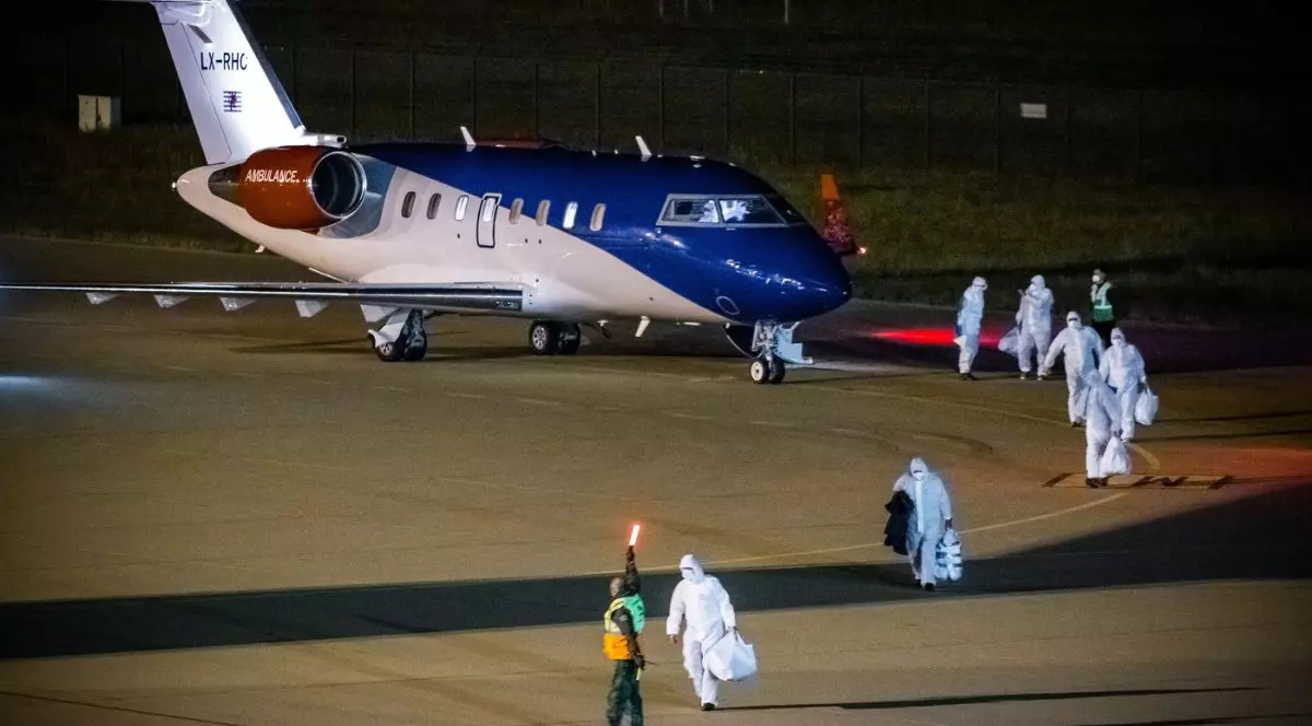 Un al doilea zbor de evacuare din Tenerife aterizează la baza aeriană din Eindhoven. La bordul aeronavei, pusă la dispoziție de Australia, se află mai mulți pasageri australieni, un neozeelandez și un britanic de pe nava de croazieră m/v Hondius, care a fost afectată de o epidemie mortală de hantavirus.