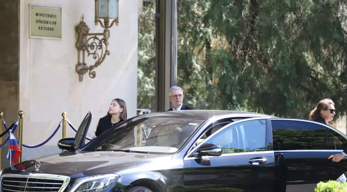 Oana Țoiu l-a convocat pe ambasadorul Rusiei la București la sediul MAE, după ce o dronă s-a prăbușit pe un bloc din Galați: „Avem confirmarea că e de origine rusă”
