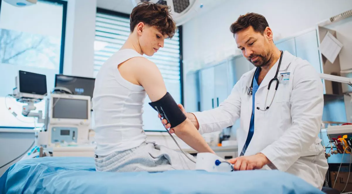 tanar in spital consult medic