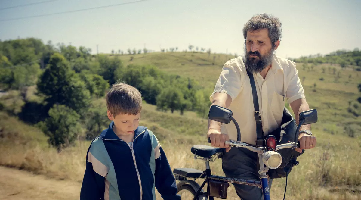 Un film românesc pentru copii, premiat pentru prima oară la Berlin. Regizorul filmului „Atlasul Universului”: „Toată lumea are senzația că se pricepe la filme, pentru că toți s-au uitat la filme”