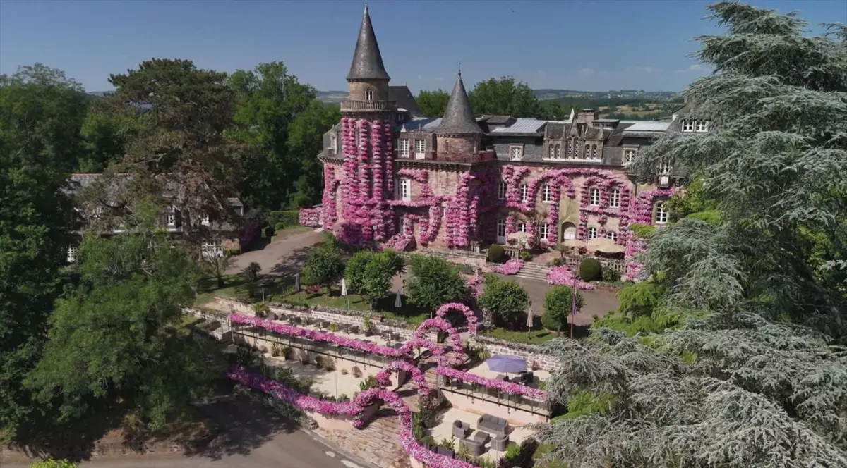 Castelul în care a locuit celebra scriitoare Colette, scos la vânzare la preț de apartament în Drumul Taberei