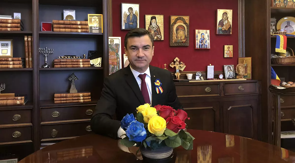 Mihai Chirica în biroul primariei Iasi