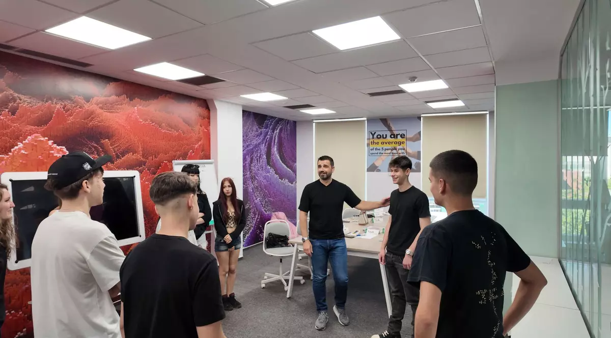 De ce fac adolescenții lucruri pe care, în realitate, nici măcar nu și le doresc?