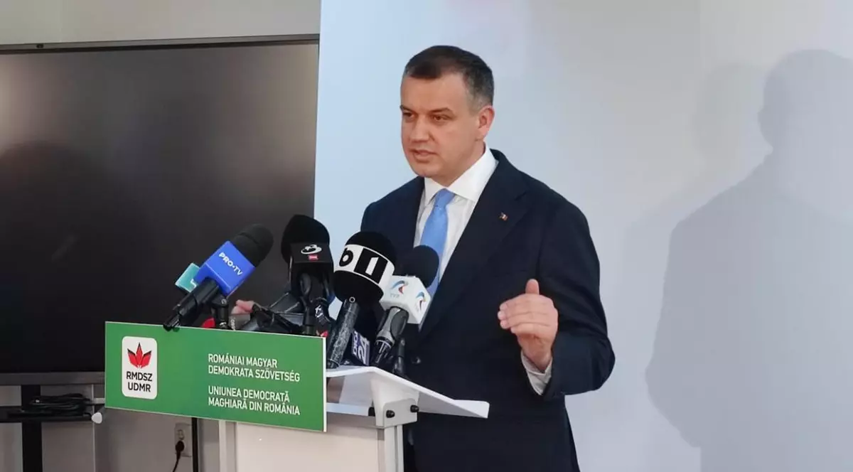 Eugen Tomac la conferința de presă după discuțiile cu UDMR. Foto: Radu Eremia / Libertatea