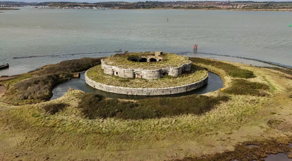 Fort Darnet, un fort istoric din epoca victoriană situat pe o insulă privată din estuarul Tamisei
