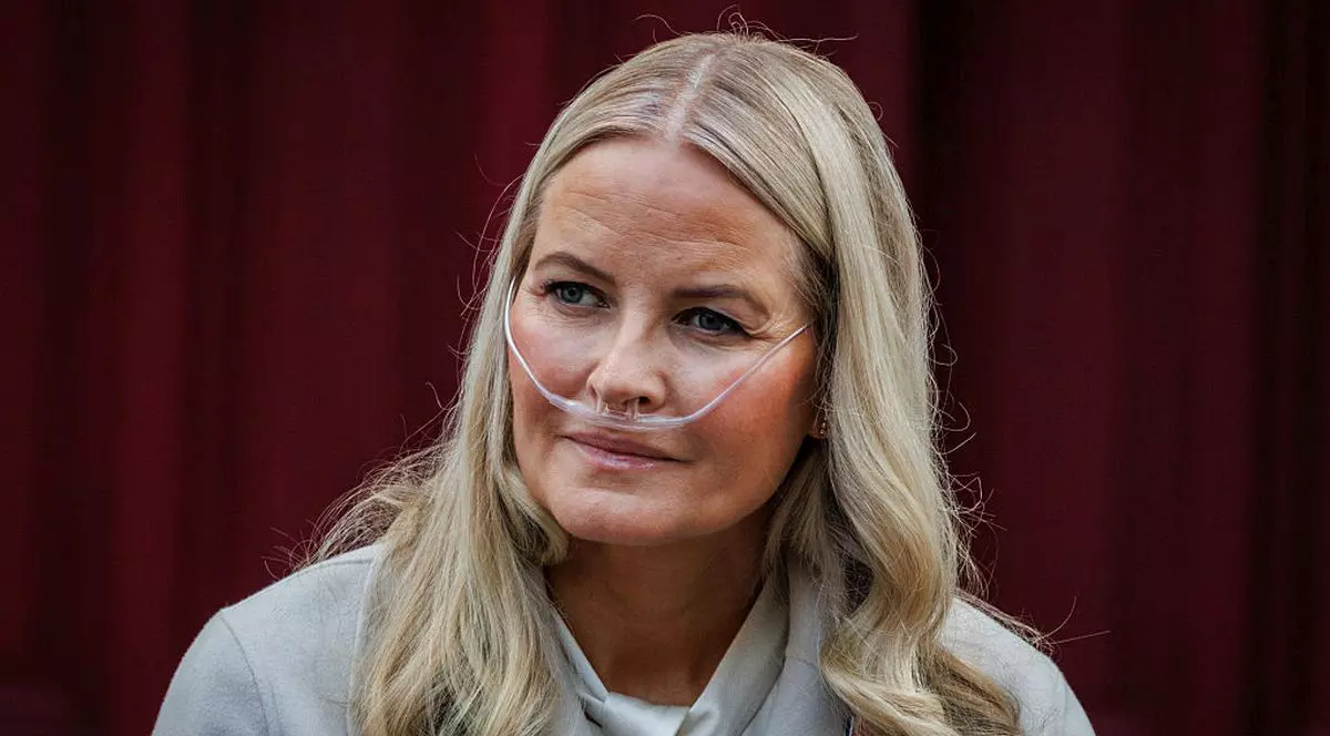 OSLO, NORWAY - MAY 17: Crown Princess Mette Marit of Norway attends the Norwegian Constitution Day with the children's parade at their residence Skaugum on May 17, 2026 in Oslo, Norway. (Photo by Per Ole Hagen/Getty Images)
