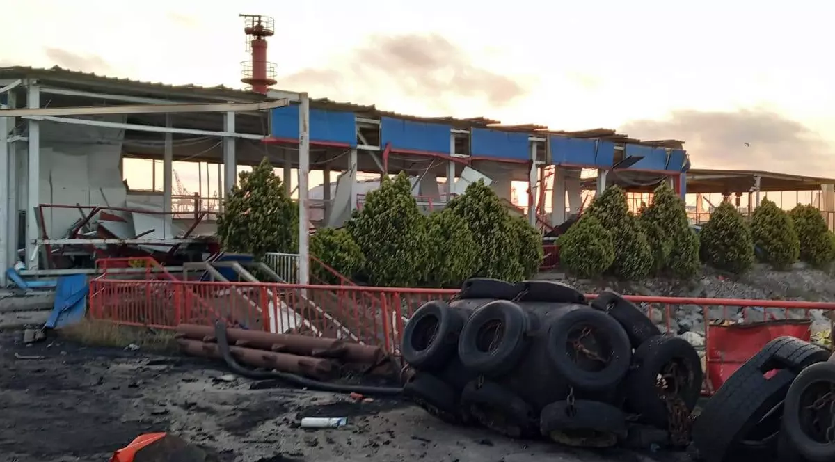 Hala ARSVOM a fost grav afectată de o dronă maritimă care s-a autodetonat în zonă