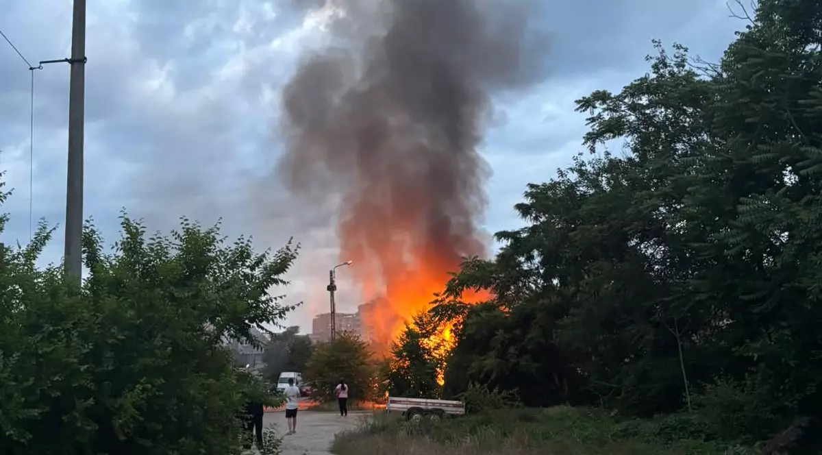 Incendiu în București, pe strada Cărăușilor din Sectorul 2.