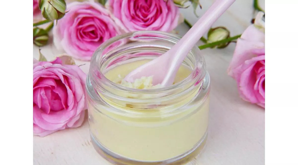 Ingredientele botanice care au devenit esențiale în rutinele anti-aging