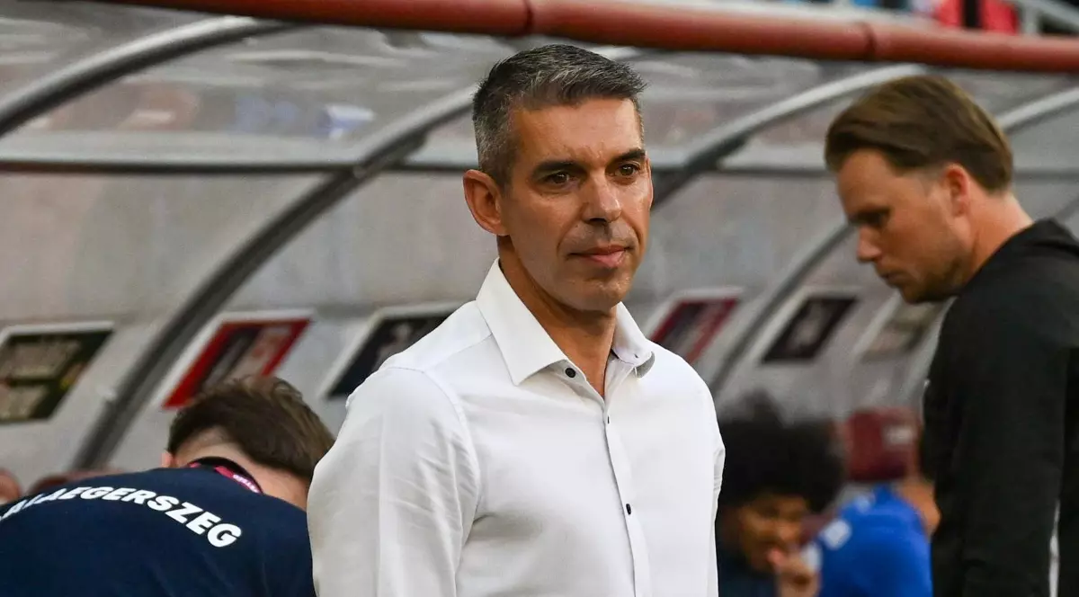 Nuno Campos în cămașă albă, pe terenul de fotbal.