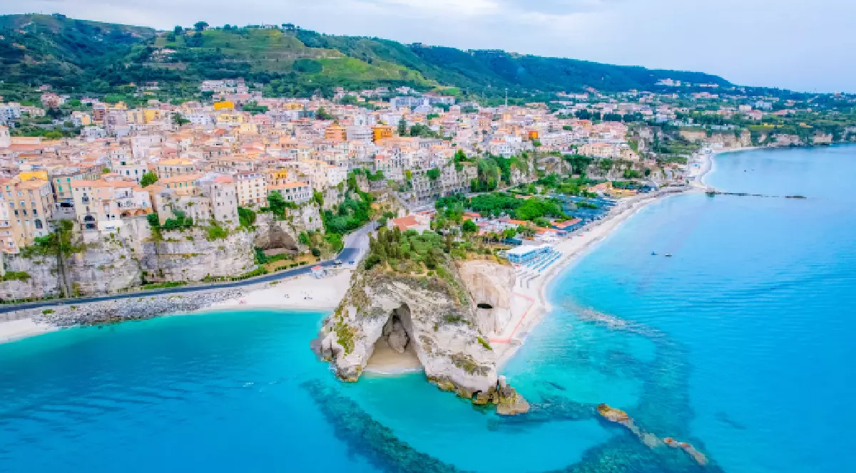 Orașul Tropea din Calabria, o regiune din Italia aflată în sudul peninsulei italice