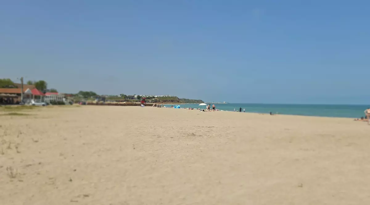 Peste 1.300 de persoane au fost evacuate de pe plajele litoralului după explozia unei drone ucrainene în Portul Constanța