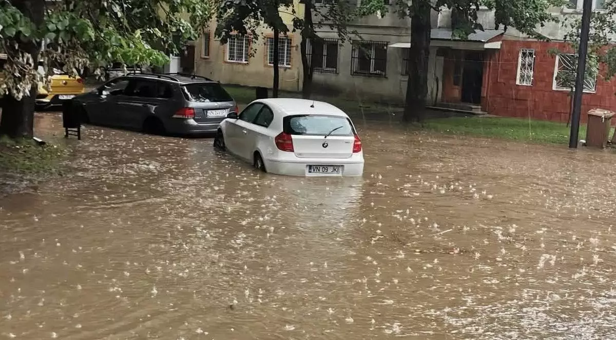 Ploi puternice la Focșani. Foto: Facebook /Meteoplus.