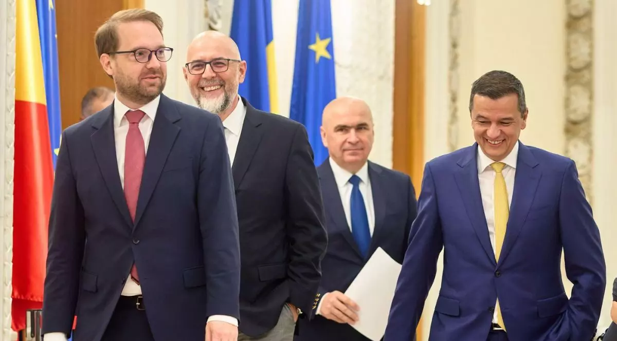 Dominic Fritz, Kelemen Hunor, Ilie Bolojan și Sorin Grindeanu sosesc la conferința de presă care a urmat semnării acordului de guvernare din iunie 2025