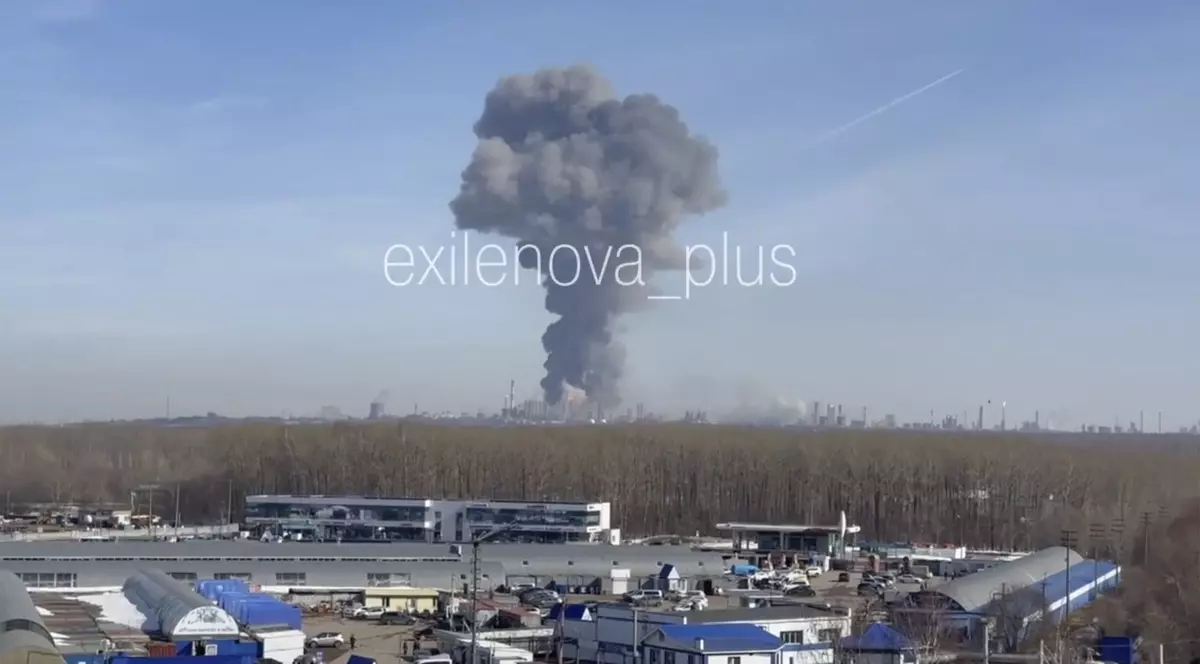 Una dintre cele mai mari uzine petrochimice din Rusia - Nizhnekamskneftekhim - a explodar la Nizhnekamsk, Tatarstan, într-o detonare gigantică misterioasă, cu nori ridicându-se la mii de metri.