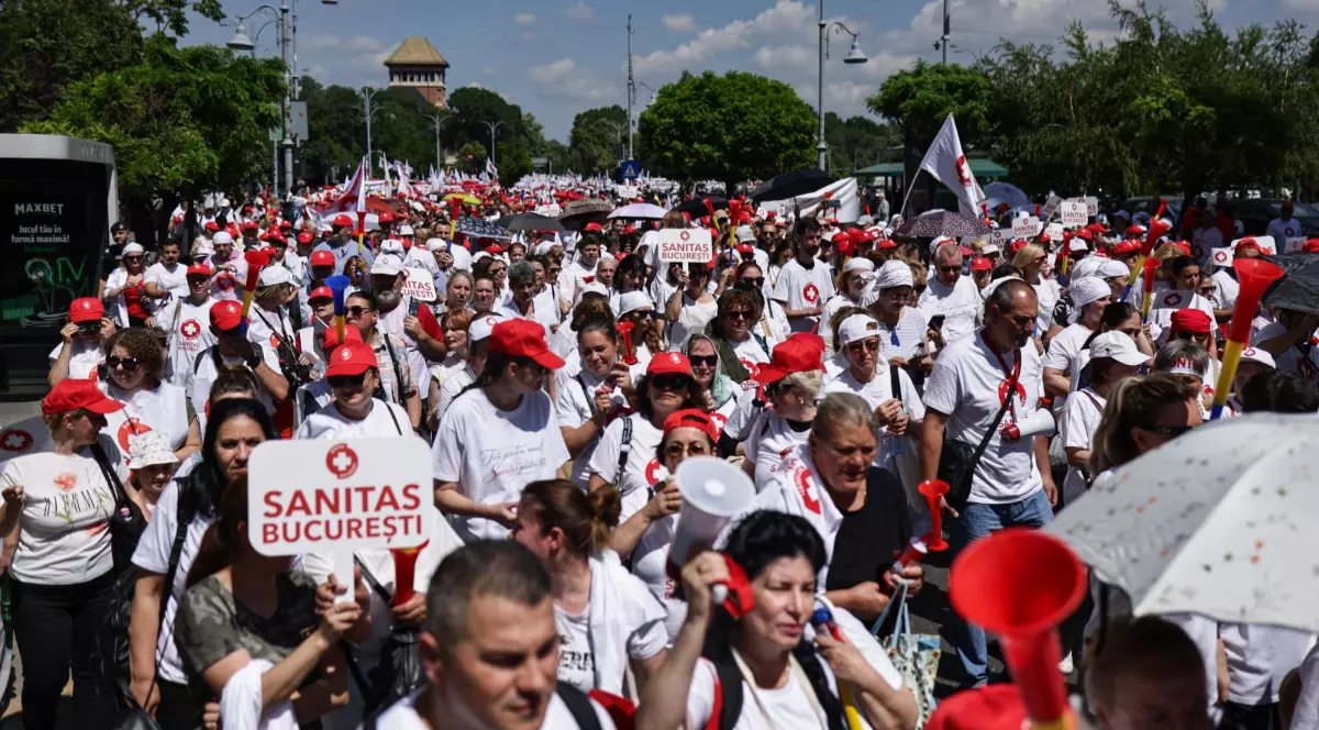 Proteste din cauza legii salarizării: sindicaliștii SANITAS, angajații de la Fabrica de Arme Cugir, ANAF și magistrații se revoltă