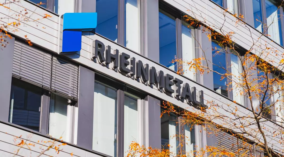 Sigla producătorului de arme Rheinmetall în fața biroului din Düsseldorf