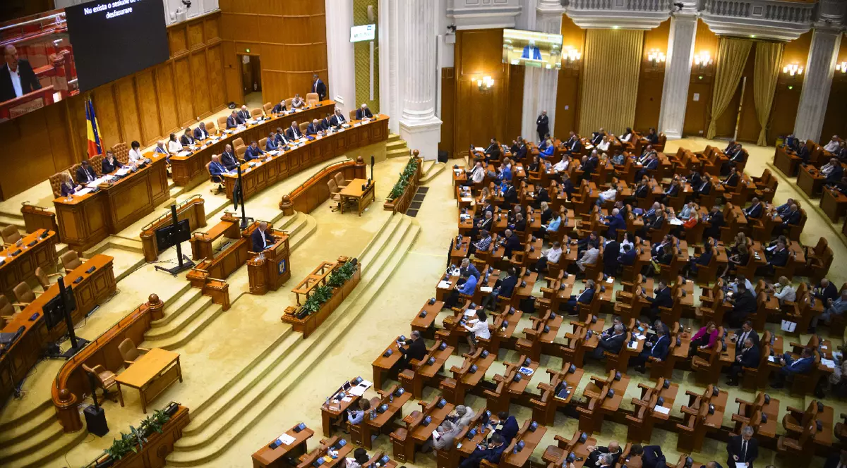 Sedinta comuna a Senatului si Camerei Deputatilor pentru dezbaterea si votul celor patru motiuni de cenzura depuse de AUR, S.O.S Romania si POT la adresa Guvernului Ilie Bolojan - 7 septembrie 2025