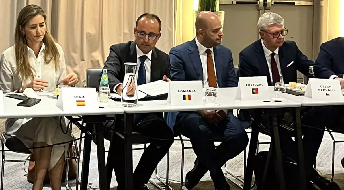 România, reprezentată de secretarul de stat în Ministerul Energiei Cristian Buşoi, a semnat vineri, la reuniunea miniştrilor Energiei ai UE, desfășurată la Luxemburg, acordul tripartit privind stocarea energiei, 26 iunie 2026