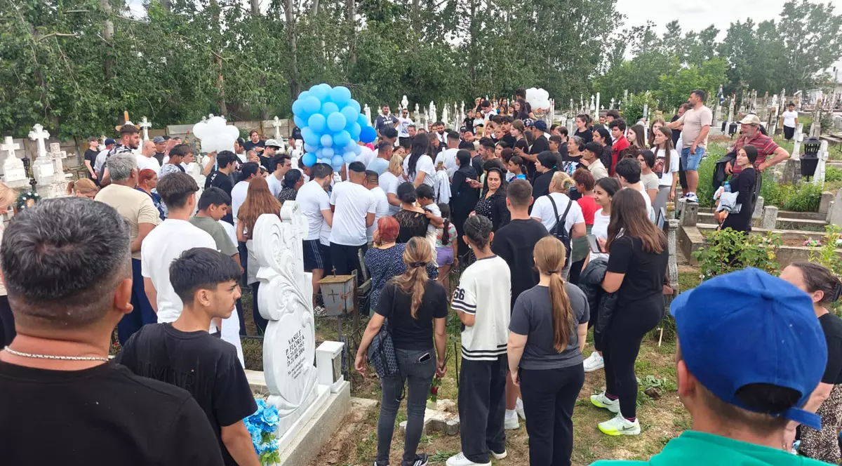 Copilul erou din Chitila, condus pe ultimul drum fără mama sa și fără cei pe care i-a salvat