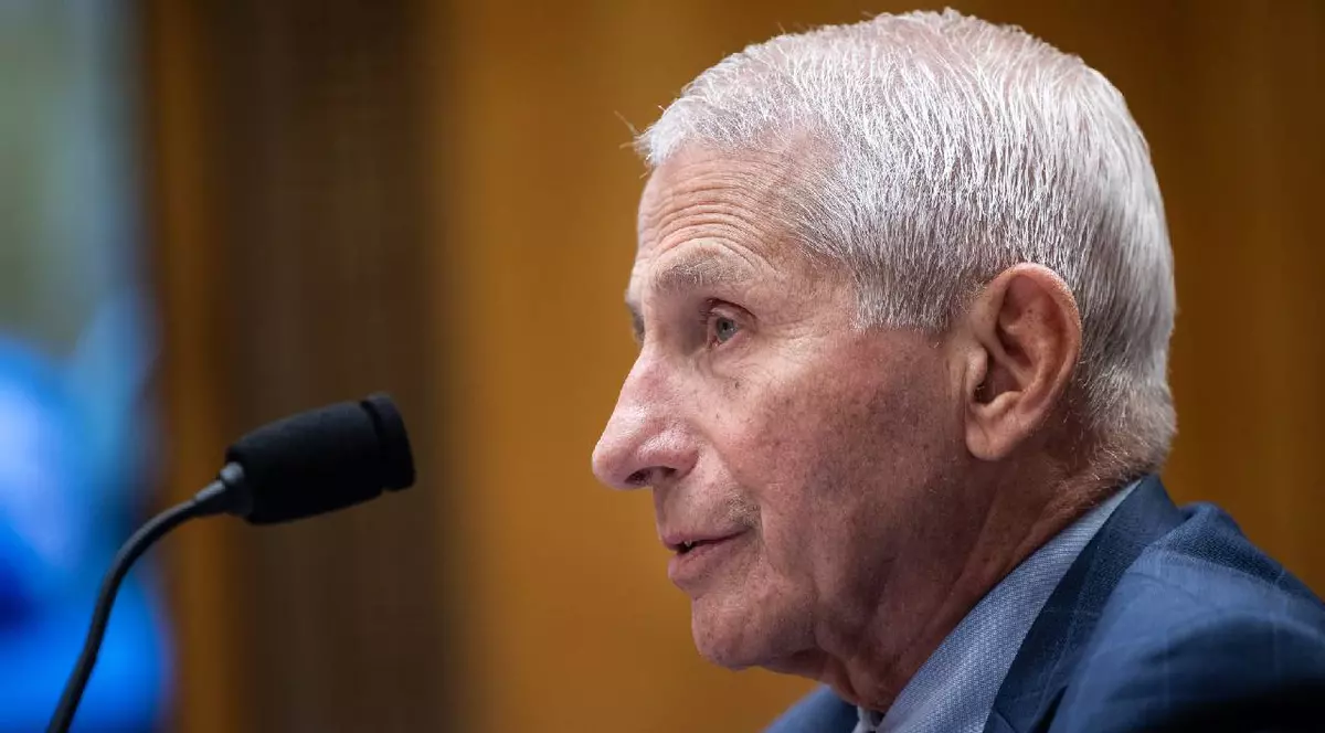 Anthony Fauci vorbește în timpul unei audieri a Comisiei pentru Securitate Internă a Senatului, desfășurată pe Dealul Capitoliului, pe 29 iulie 2026. Fauci și-a invocat în repetate rânduri dreptul, prevăzut de al Cincilea Amendament, de a nu răspunde la întrebări.