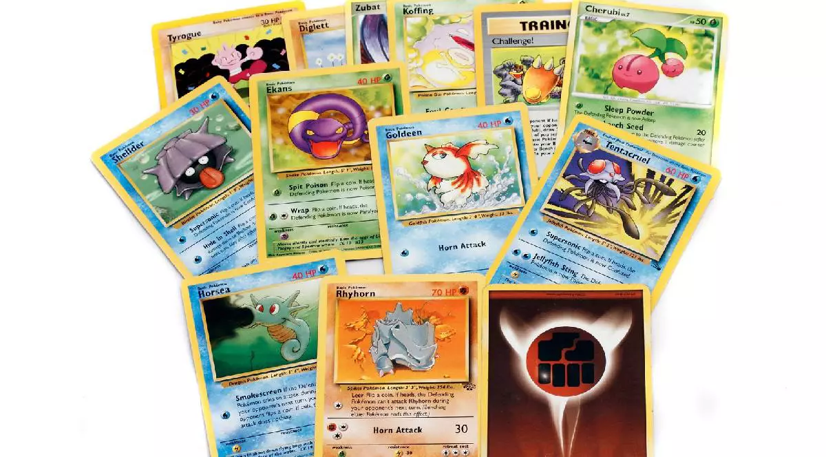 Mai multe cărți Pokemon de colecție