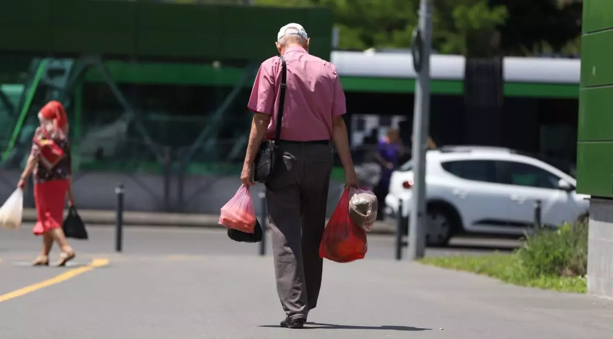 Castraveți în piețe și la supermarket, București, 10 iulie 2026. Foto: Libertatea/ Dumitru Angelescu