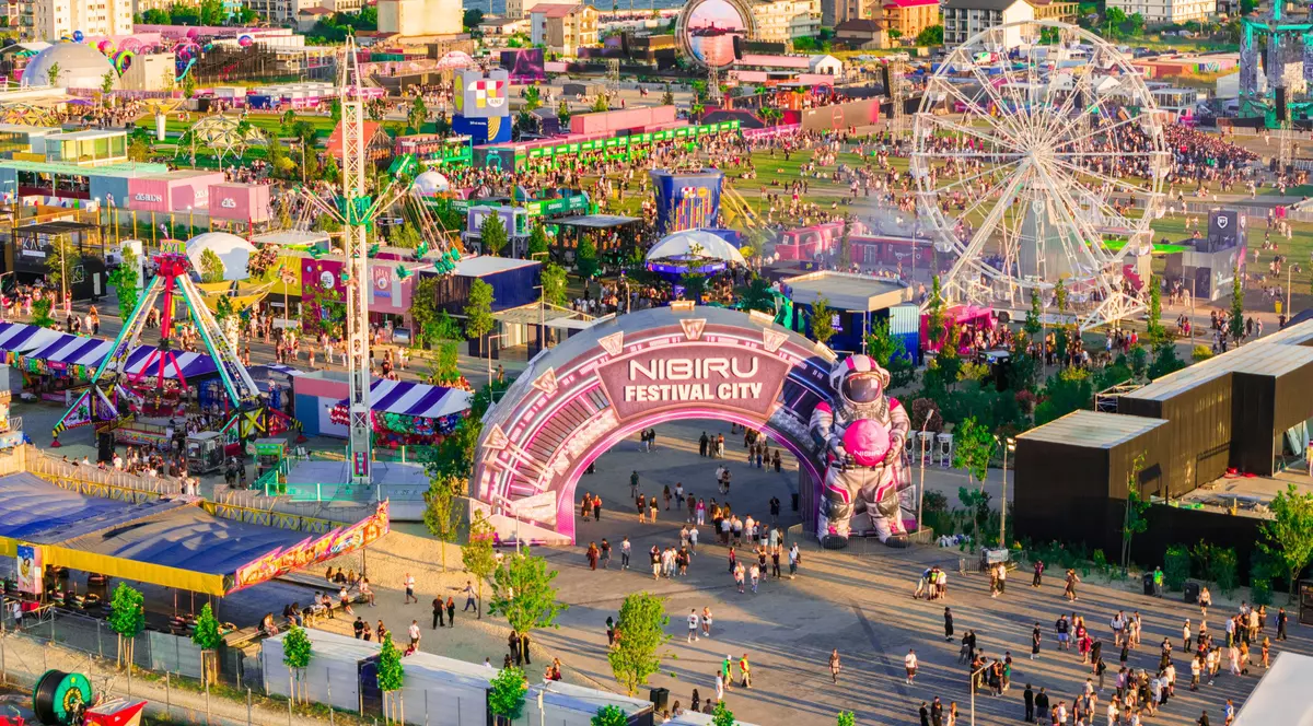 NIBIRU se deschide astăzi. România inaugurează prima stațiune de entertainment pe litoral și cea mai amplă destinație dedicată divertismentului din Europa