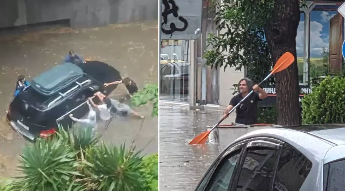 colaj alcătuit din două fotografii ce ilustrează efectele unor inundații urbane masive. În fotografia din stânga, privită de la înălțime, un autoturism de teren echipat cu o cutie de portbagaj pe plafon este puternic înclinat și parțial scufundat într-o apă adâncă, în timp ce un grup de aproximativ cinci persoane, intrate în apă până la brâu sau la piept, depun eforturi pentru a împinge și susține vehiculul. În fotografia din dreapta este surprins un bărbat cu părul lung care navighează pe o stradă inundată folosind o mică ambarcațiune, având o țigară în gură și ținând ridicată în mâini o padelă cu două pale. El vâslește pe o porțiune de drum acoperită de apă, trecând chiar pe lângă trunchiul unui copac masiv și fațadele unor clădiri comerciale, în timp ce în prim-planul imaginii se distinge partea superioară a unui alt autoturism.