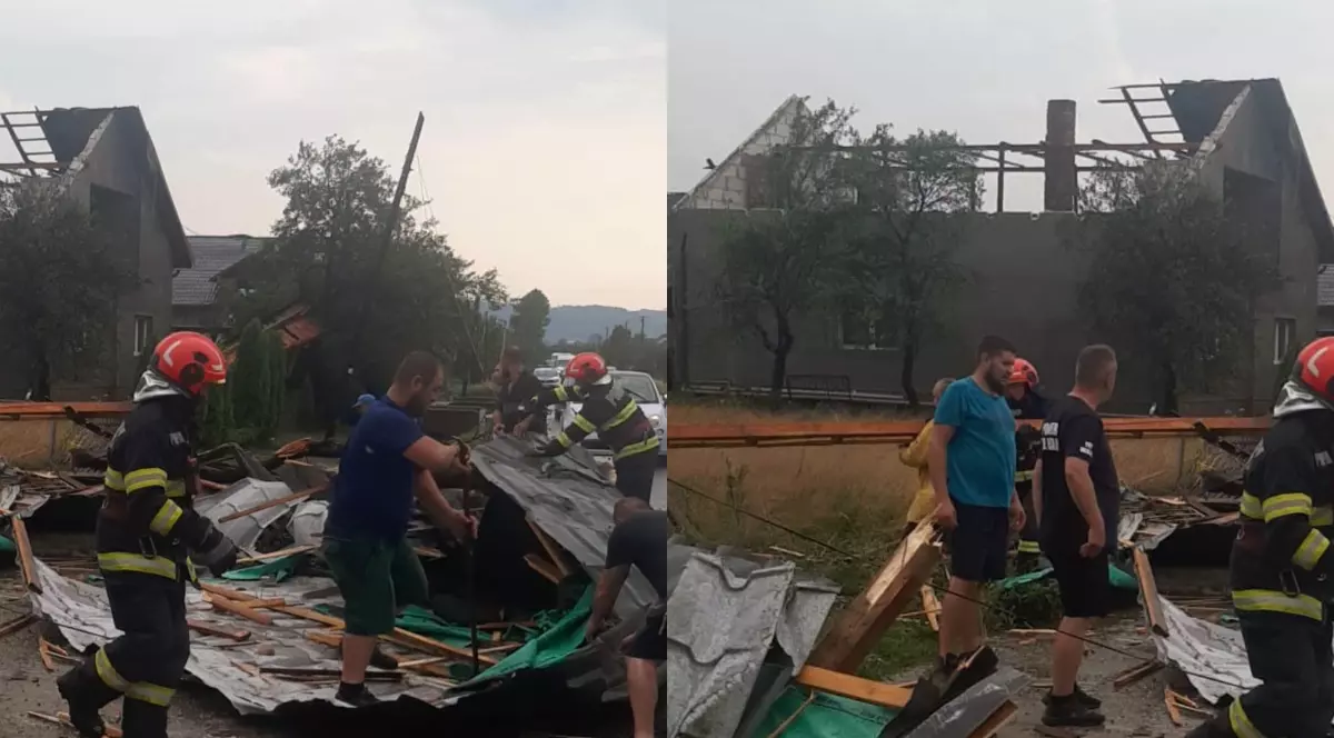 Un colaj format din două fotografii cu o casă al cărei acoperiș a fost zburat de vânt, iar pompierii încearcă să strângă rămășițele