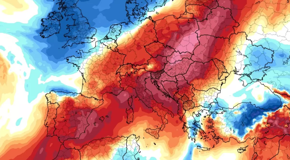 Imaginea prezintă o hartă meteorologică a Europei pe care un val masiv de căldură extremă este reprezentat prin nuanțe intense de roșu.