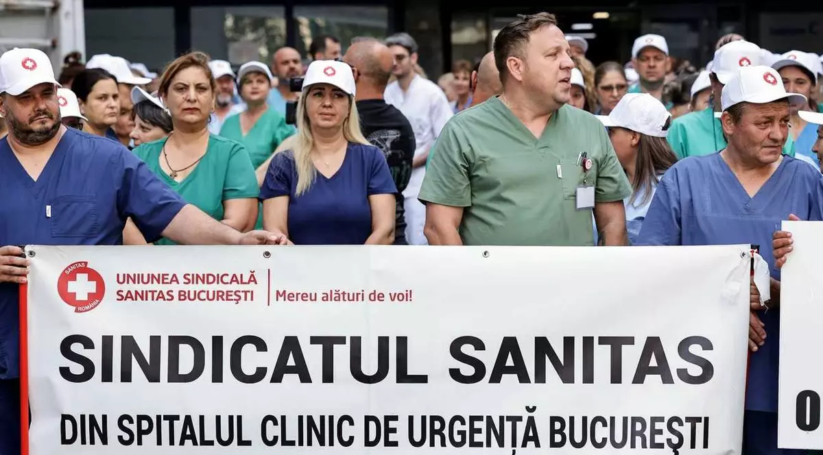Imagine de la protestul de azi, 20 iulie, de la Spitalul de Urgență Floreasca din București