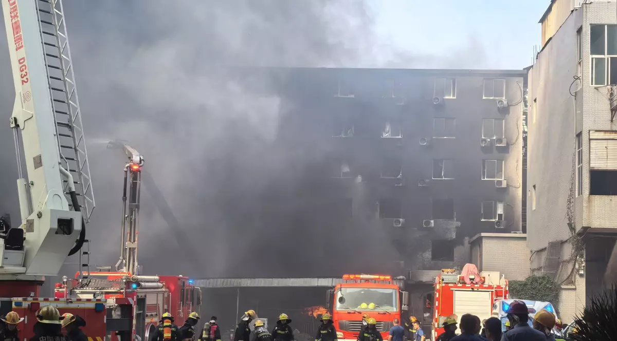 Incendiu la fabrica la fabrica Huiteng din Jinjiang, în sud-estul Chinei Foto: Profimedia