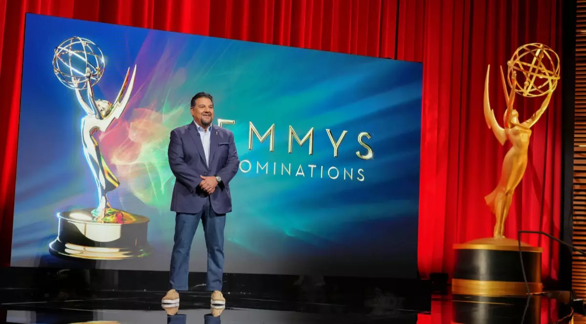 Președintele Television Academy, Cris Abrego, își întâmpină telespectatorii la cea de-a 78-a ediție a nominalizărilor la Premiile Emmy.