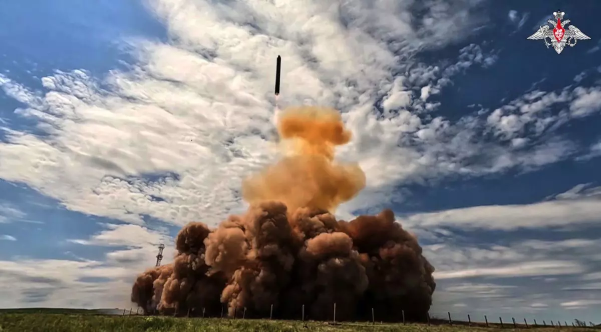 Noua rachetă balistică intercontinentală rusă Sarmat este lansată în cadrul unui test, într-o locație nespecificată din Rusia, 12 mai 2026