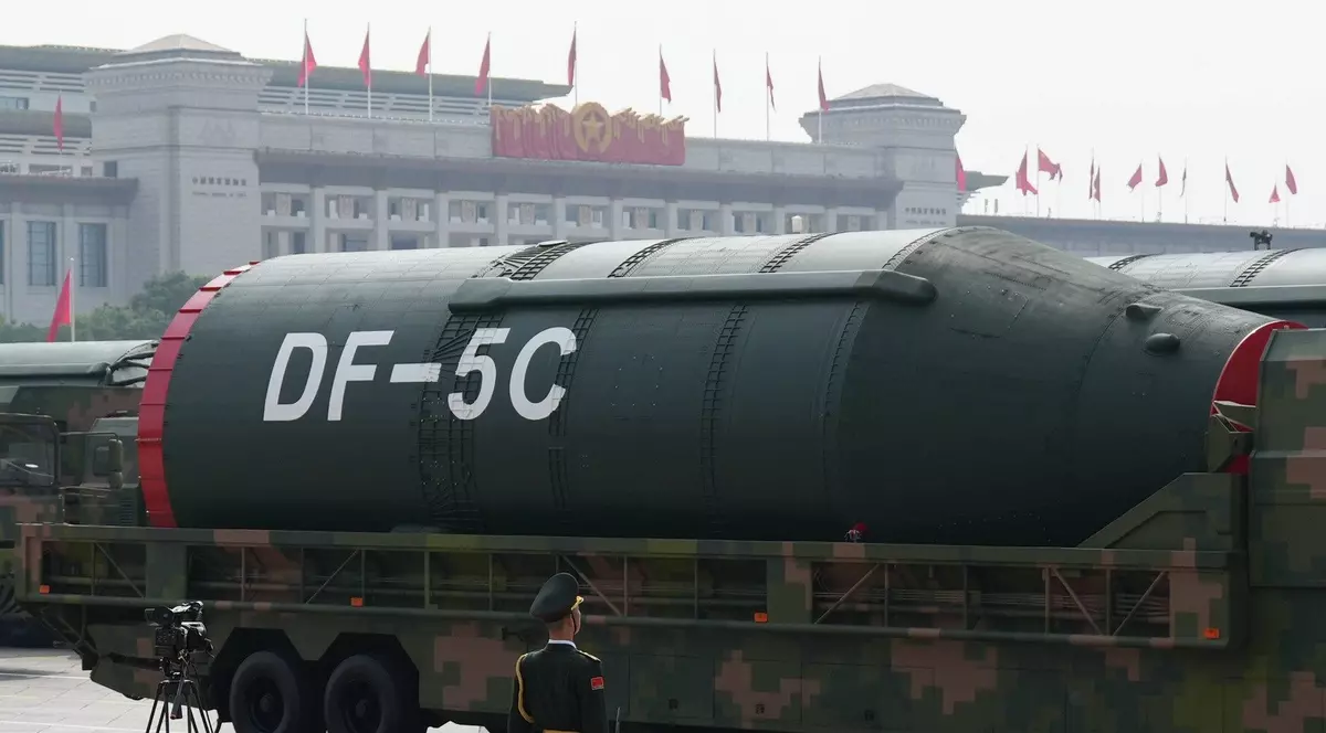 Racheta balistică intercontinentală Dongfeng 5 expusă la parada militară din 3 septembrie 2025 Foto: Profimedia