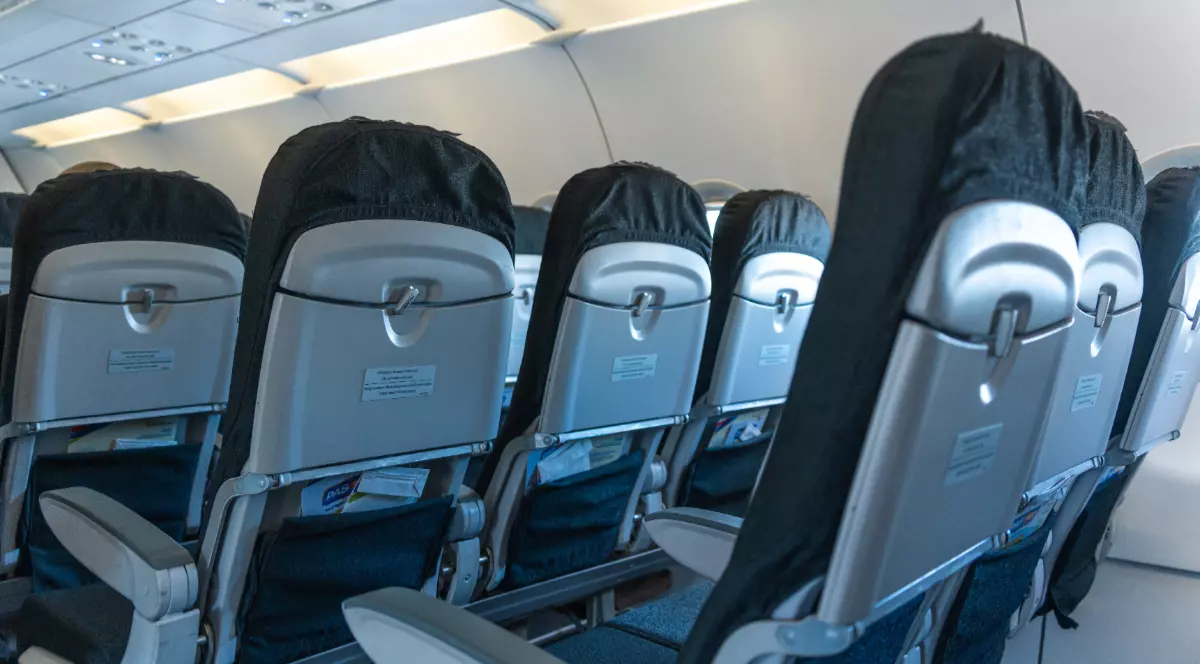 Scaunele din avion, goale și pregătete pentru viitoarea cursă