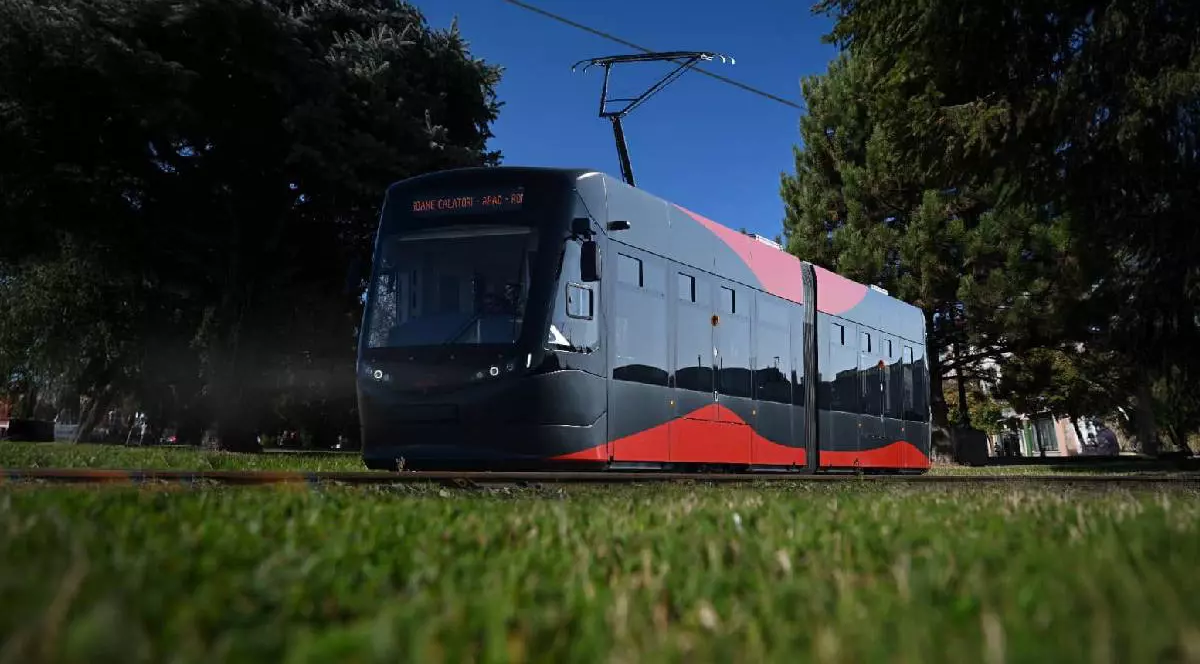 Tramvai fabricat la Astra Vagoane Călători Arad aflat în probe