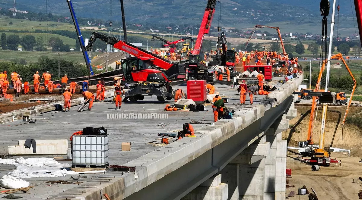 Lucrări la viaductul de 1,2 kilometri de la Cleja