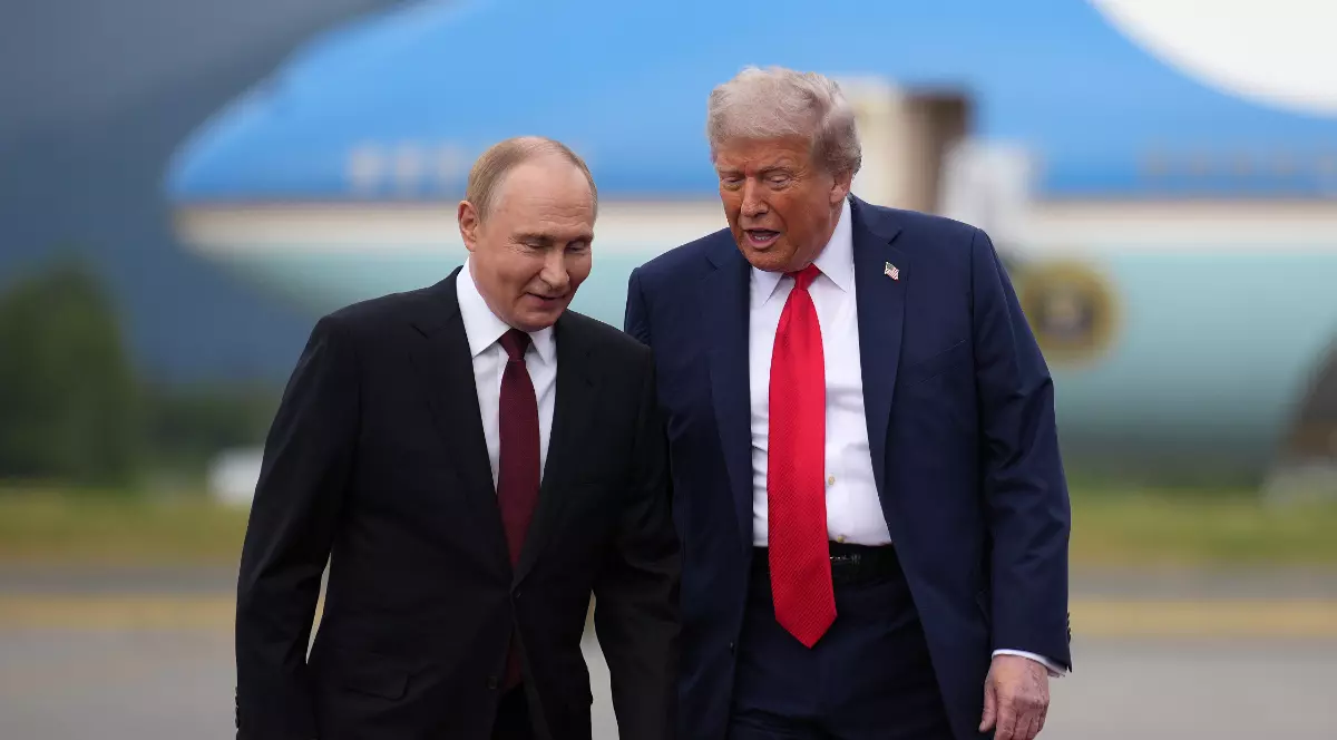 Vladimir Putin și Donald Trump, în timpul vizitei în Europa din 2025