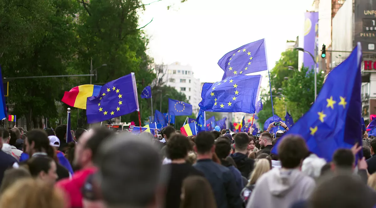 Românii marșează la București de Ziua Europei, București, România - 09 mai 2025: Zeci de mii s-au adunat la București pentru a cere un angajament ferm față de cursul pro-european al României
