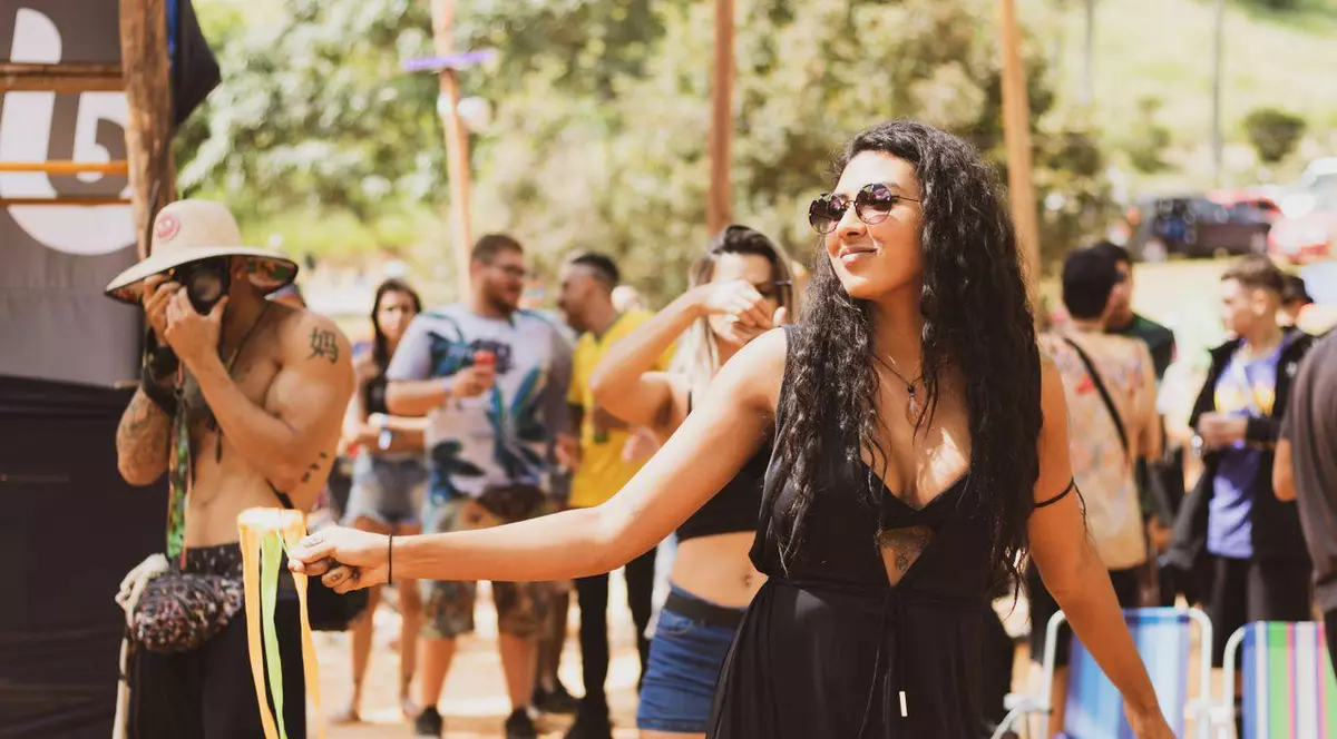 Rochii pentru festival și ținute cool de vară care te scot în evidență