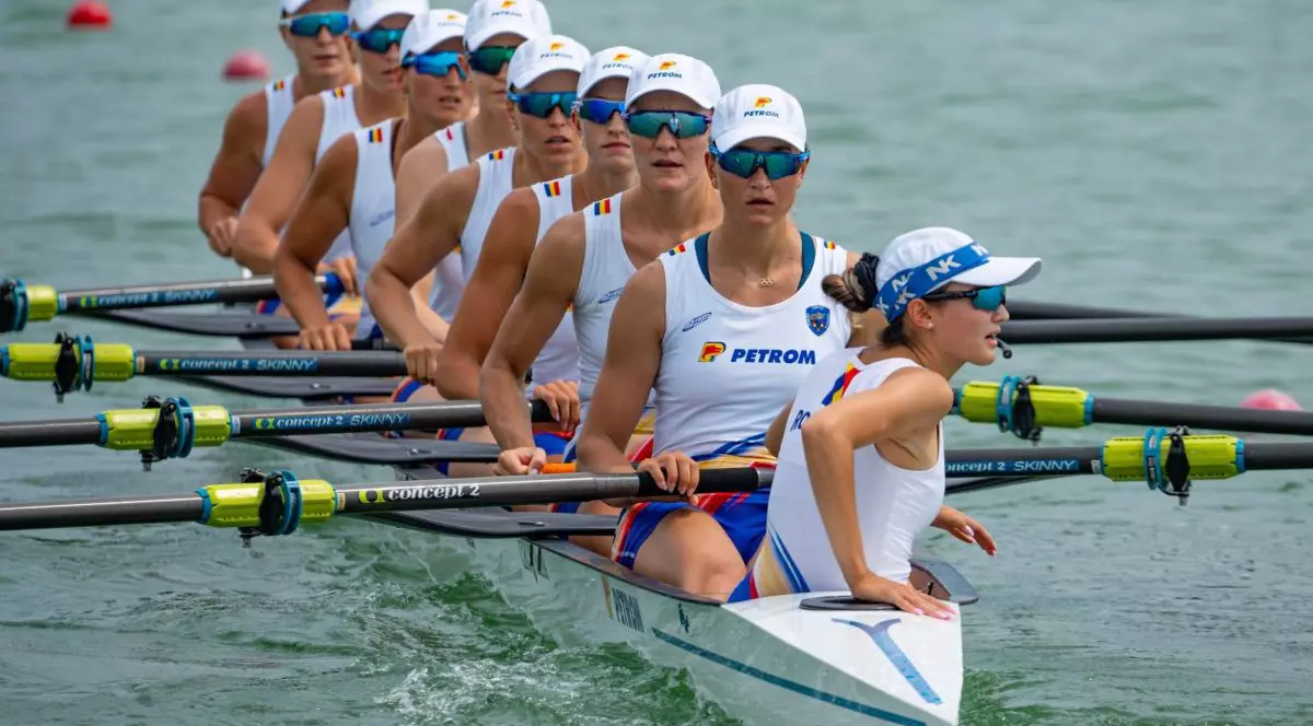 Echipajul feminin de 8+1 în timpul finalei probei de la CE, unde a cucerit medalia de aur, Varese, Italia, 2 august 2026