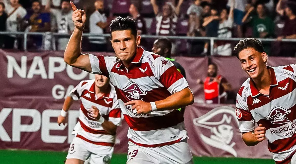 Jucătorii de la Rapid se bucură, după un nou gol marcat în poarta echipei CFR Cluj, 2 august 2026